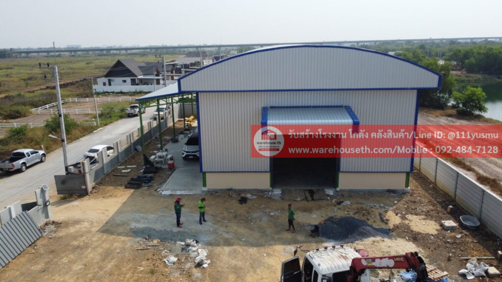 ผลงานโกดังหลังคาโค้ง hw ccอยุธยากว้าง 14 เมตรลึก 25 เมตรสูง 8 เมตร
